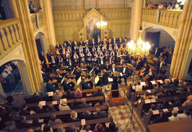 Jótékonykodás és Bach-muzsika